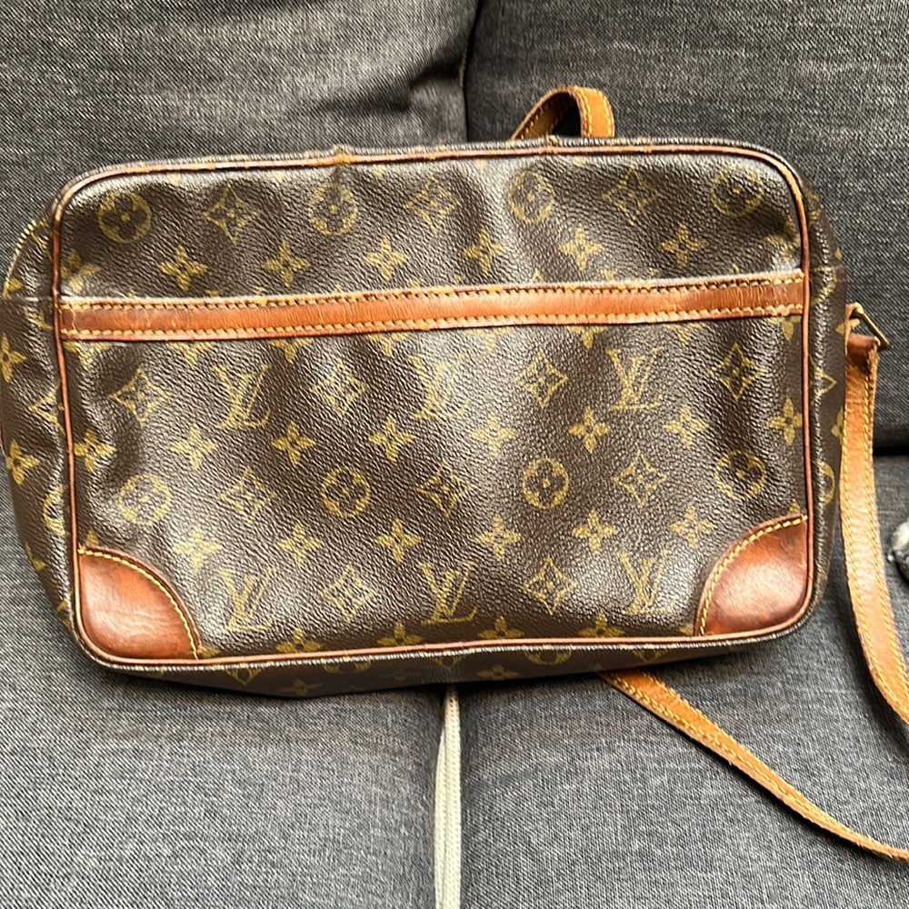 Louis Vuitton Crossbody/Clutch